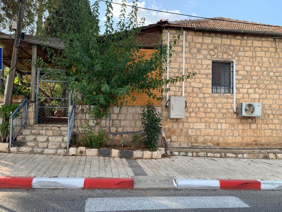 בית האבן העתיק מ-1885 עם מגונית פרטית בחצר Rosh Piná Exterior foto