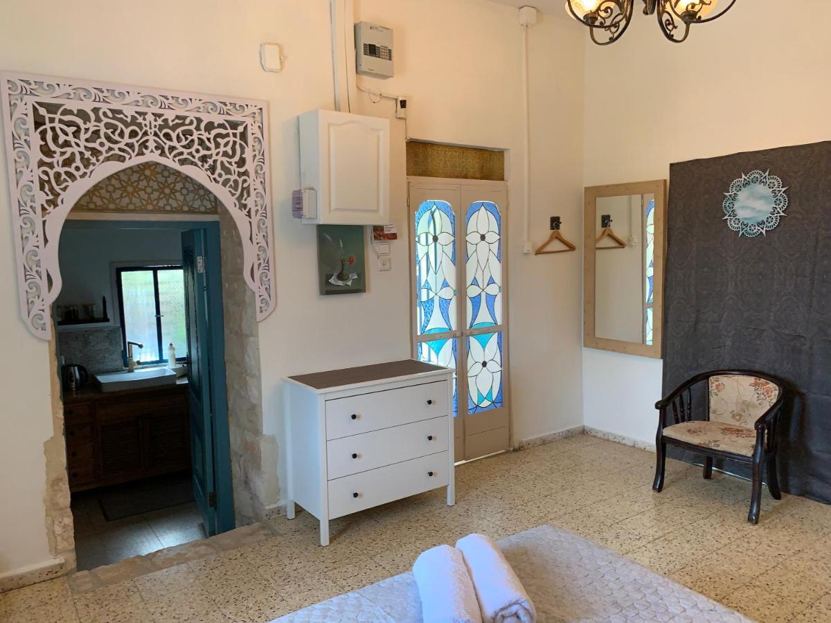 בית האבן העתיק מ-1885 עם מגונית פרטית בחצר Rosh Piná Exterior foto