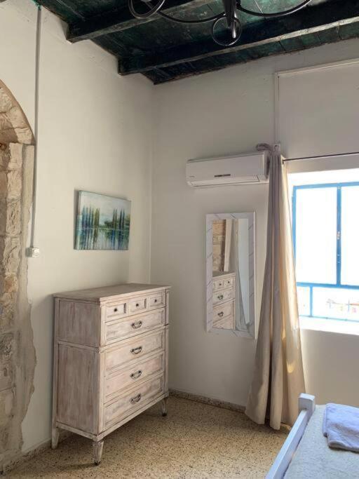 בית האבן העתיק מ-1885 עם מגונית פרטית בחצר Rosh Piná Exterior foto